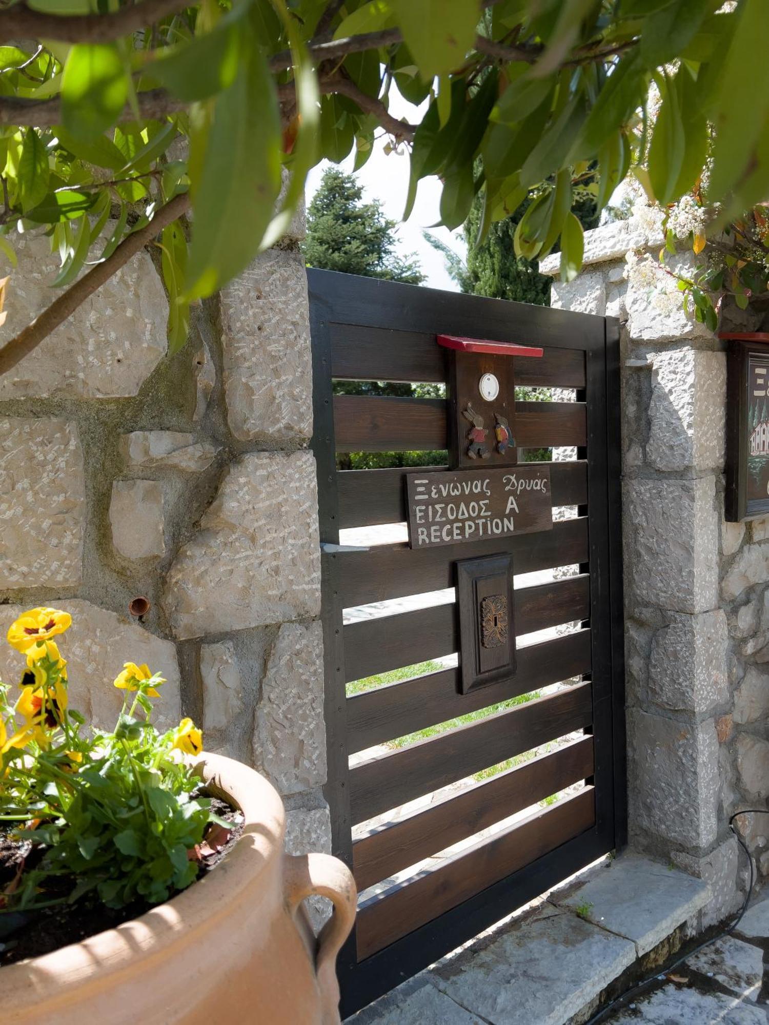 Dryas Guesthouse ポルドロソス エクステリア 写真